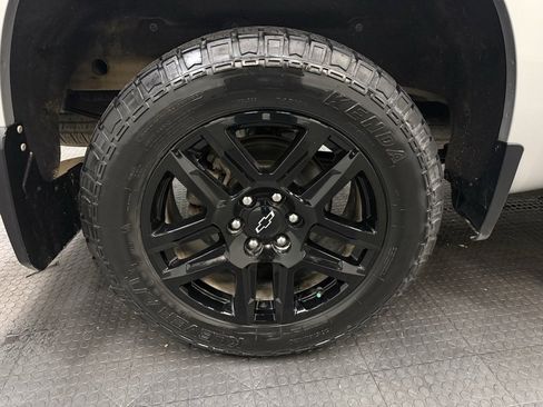 Used 2022 Chevrolet Silverado 1500 Custom w/ LPO, Dark Essentials Package image 12