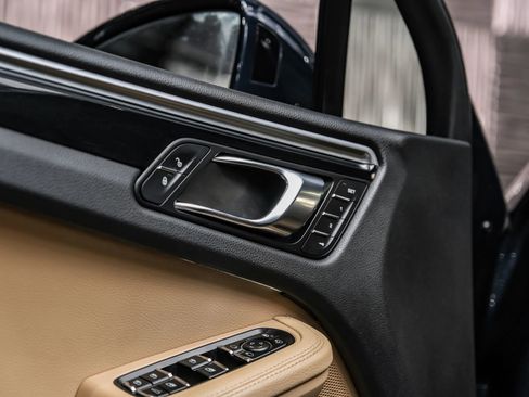 Used 2018 Porsche Macan image 40