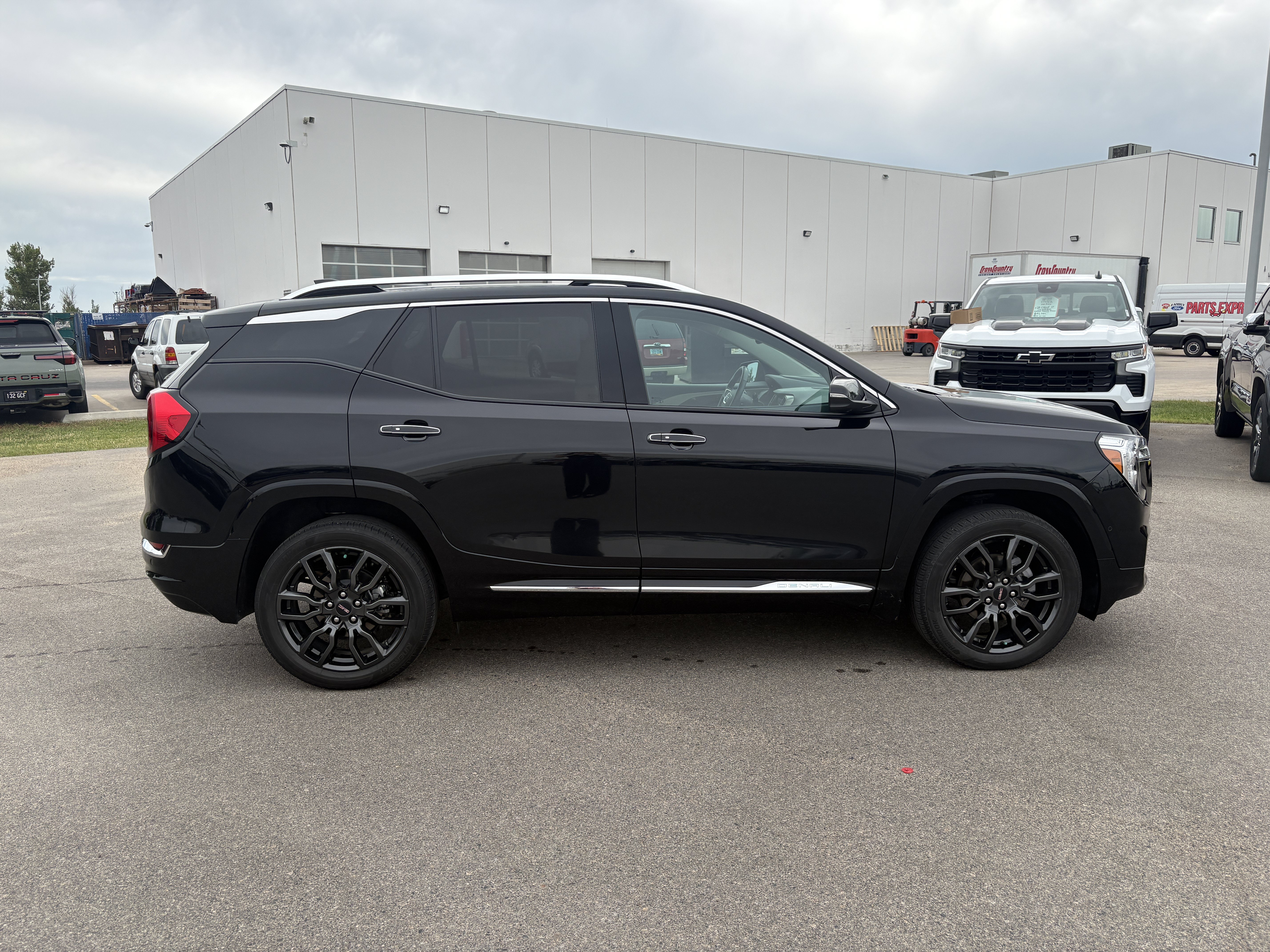 Used 2022 GMC Terrain Denali w/ Black Diamond Edition AWD/4WD image 7