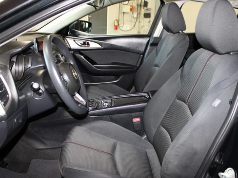 Used 2018 MAZDA MAZDA3 Sport w/ Preferred Equipment Package FWD image 25