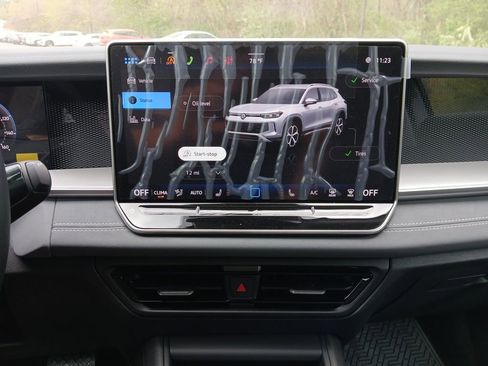 New 2026 Volkswagen Tiguan SE image 18