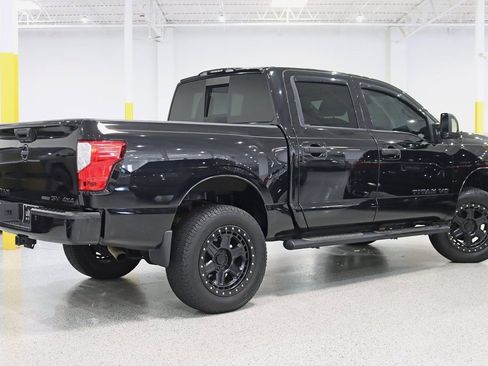 Used 2018 Nissan Titan SV w/ SV Convenience Package image 9