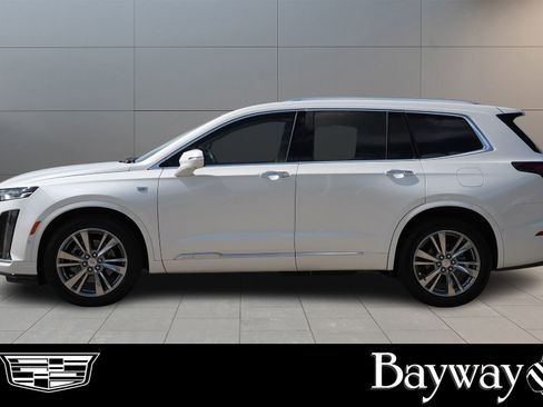 Certified 2023 Cadillac XT6 Premium Luxury w/ Technology Package image 4