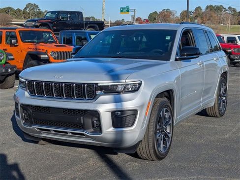 New 2025 Jeep Grand Cherokee Overland image 4