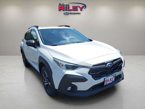 Used 2025 Subaru Crosstrek 2.0i Premium image 7