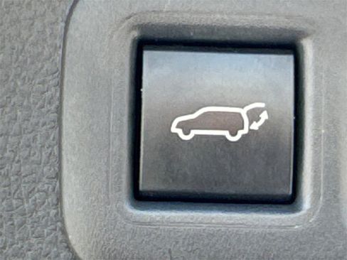 Used 2024 Toyota Highlander Limited image 19