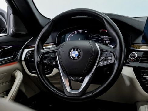 Used 2020 BMW 530i xDrive w/ Premium Package image 14