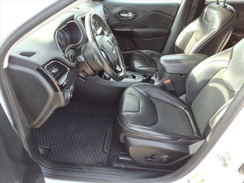 Used 2020 Jeep Cherokee Latitude Plus image 10