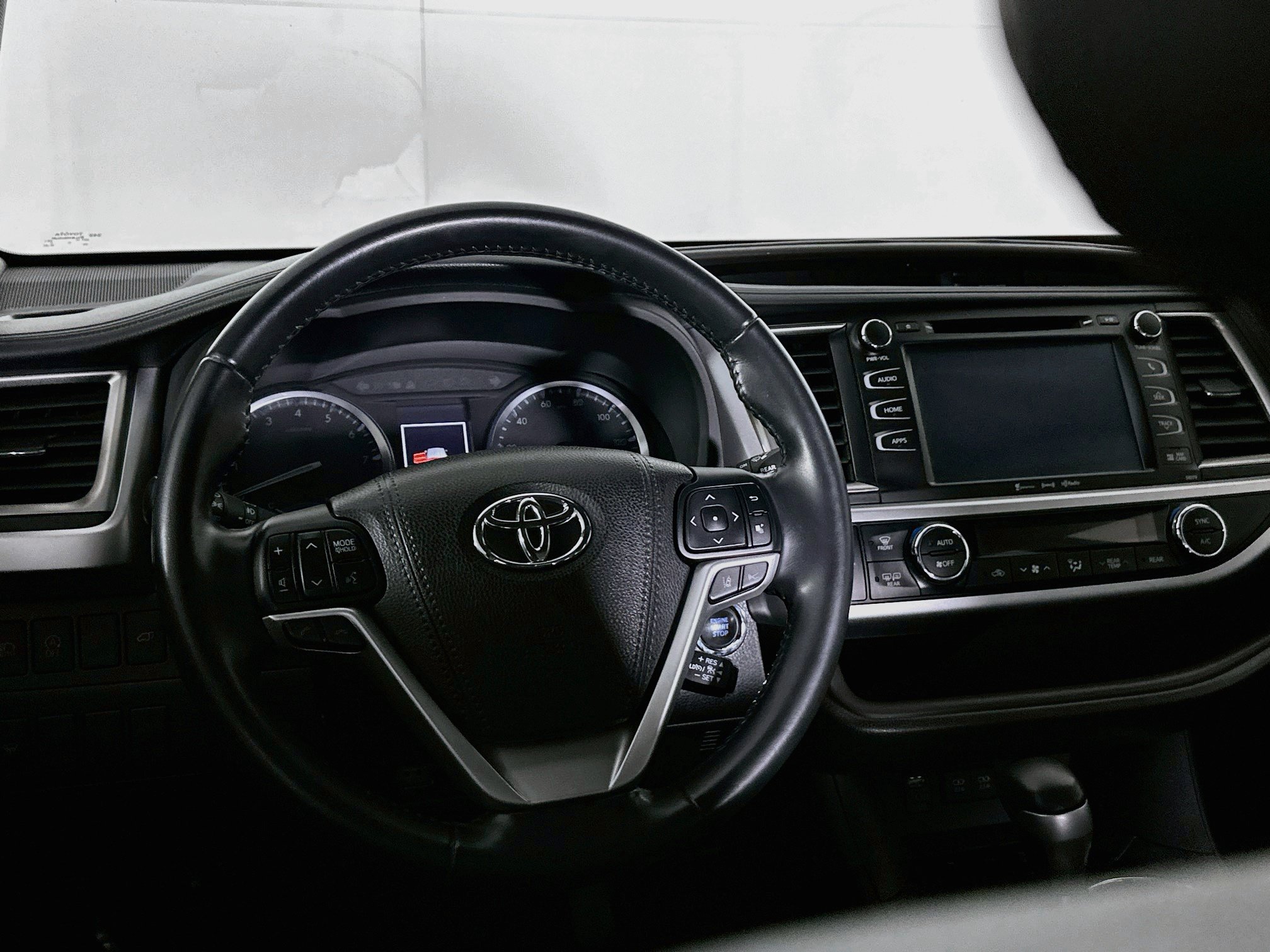 Used 2018 Toyota Highlander XLE AWD/4WD image 18