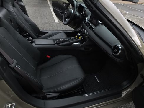 Used 2023 MAZDA MX-5 Miata Grand Touring w/ Weather Package RWD image 14