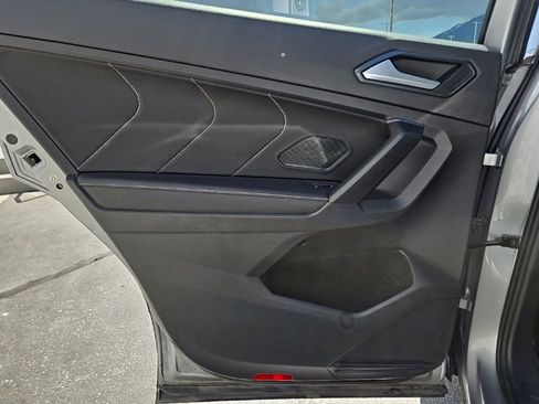 Used 2023 Volkswagen Tiguan SE w/ Panoramic Sunroof Package FWD image 40