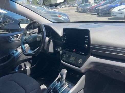 Used 2022 Hyundai Ioniq SE FWD image 11