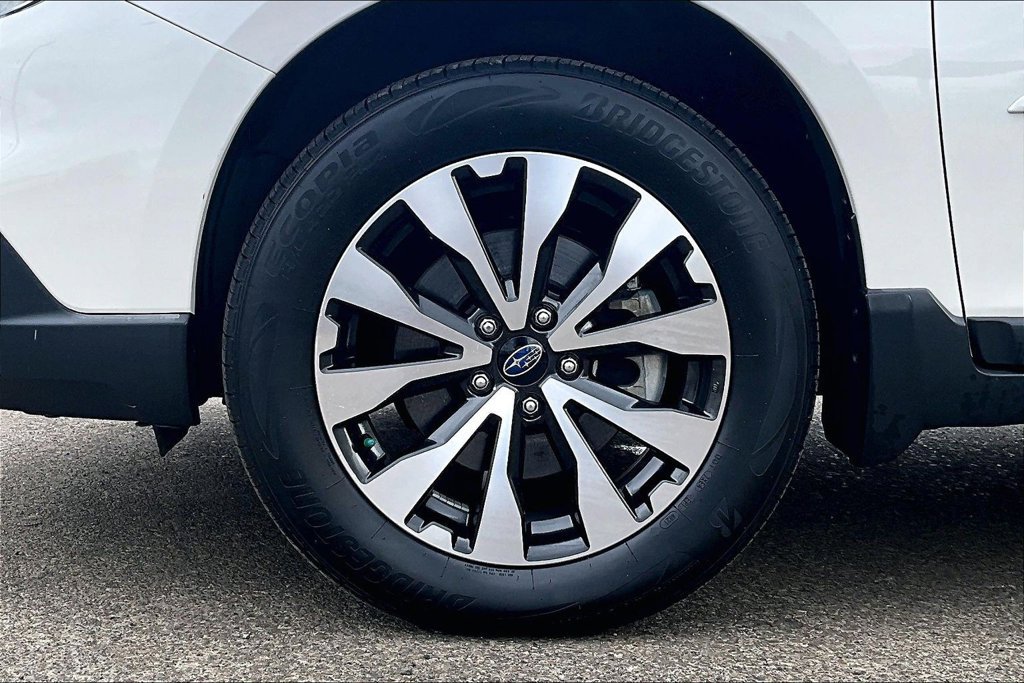 Used 2016 Subaru Outback 3.6R Limited AWD/4WD image 12