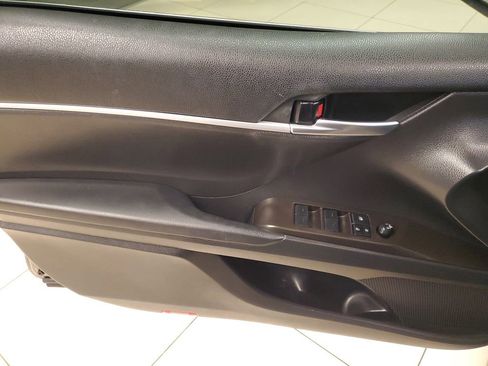 Used 2022 Toyota Camry SE image 17