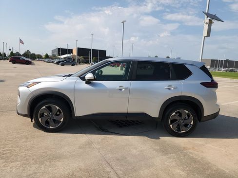 Used 2025 Nissan Rogue SV FWD image 8