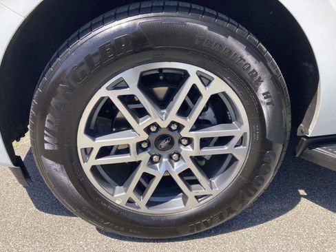 Used 2025 Ford Expedition Active RWD image 13