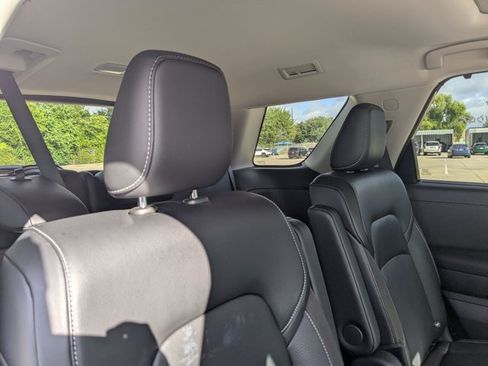 Used 2024 Nissan Pathfinder SL w/ SL Premium Package FWD image 19