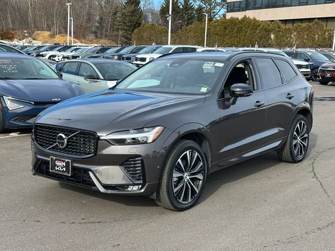 Used 2025 Volvo XC60 B5 Plus image 7