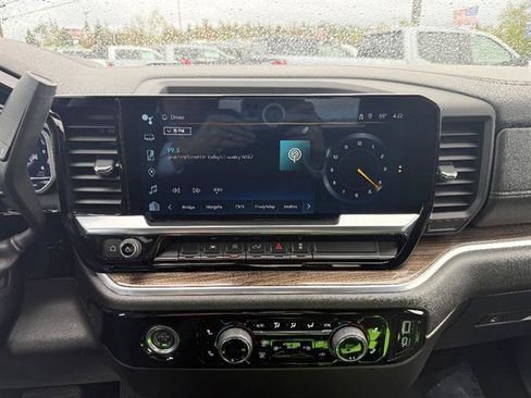 Used 2022 Chevrolet Silverado 1500 LT AWD/4WD image 40