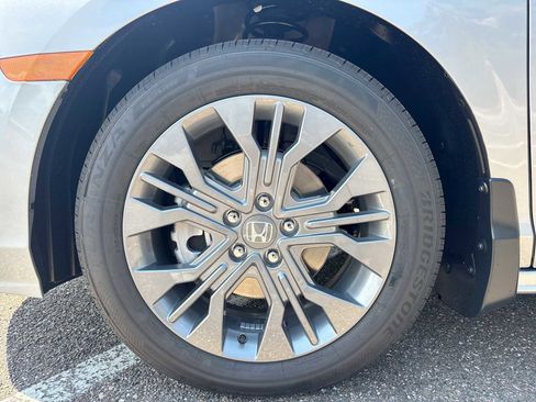 New 2026 Honda Odyssey Touring image 18