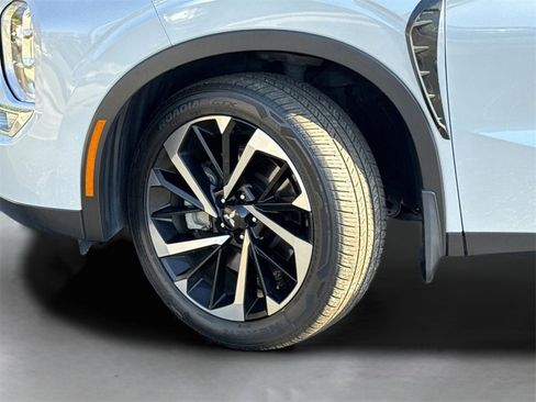 Used 2024 Mitsubishi Outlander SE image 49