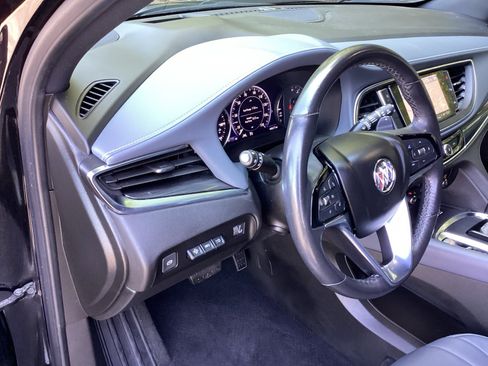 Used 2024 Buick Enclave Premium image 9