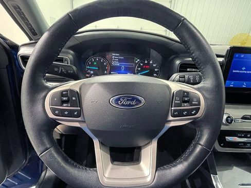 Used 2022 Ford Explorer XLT w/ Equipment Group 202A AWD/4WD image 35