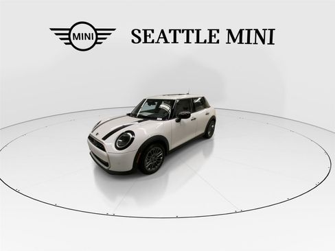 New 2026 MINI Cooper 4-Door Hardtop image 5