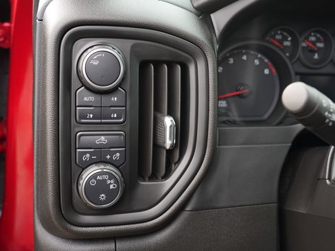 Used 2021 Chevrolet Silverado 1500 Custom Trail Boss image 16