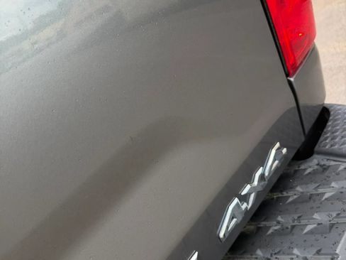 Used 2017 Nissan Titan SV AWD/4WD image 11