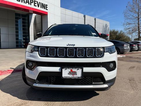 Used 2025 Jeep Compass Limited image 4