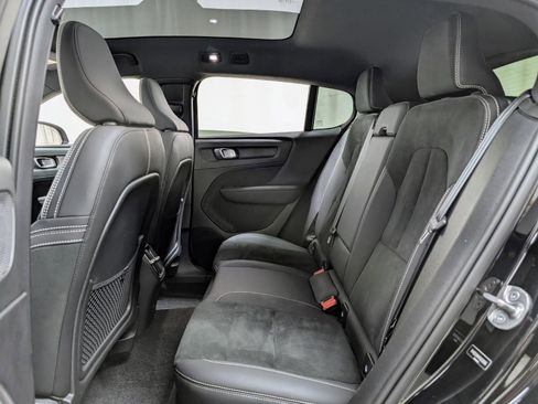 Used 2023 Volvo C40 P8 Recharge Ultimate image 17