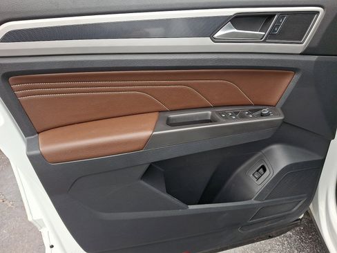 Certified 2022 Volkswagen Atlas SEL R-Line image 13