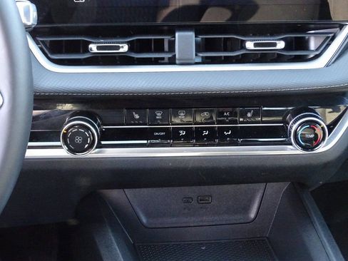 Used 2025 Chevrolet Equinox LT image 20