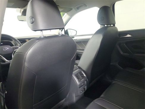 Used 2022 Volkswagen Tiguan SE image 10