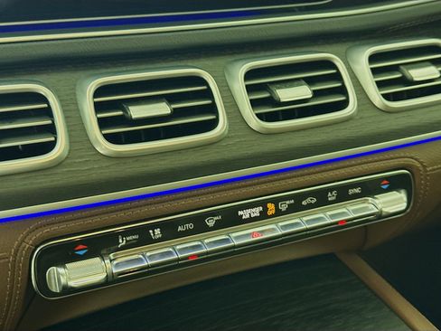 Used 2024 Mercedes-Benz GLE 350 4MATIC image 17