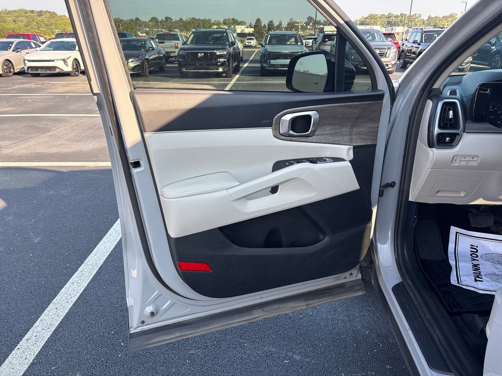 Used 2022 Kia Sorento EX w/ Panoramic Sunroof Package FWD image 13