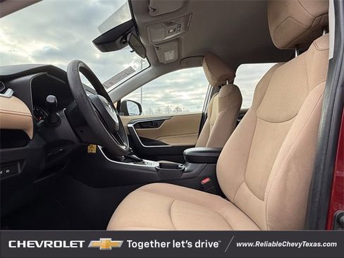 Used 2022 Toyota RAV4 LE image 26