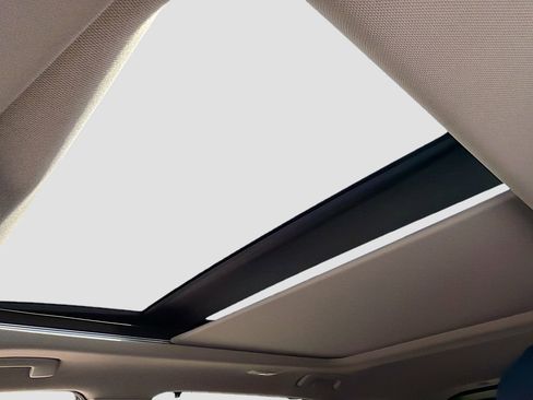 Used 2024 Nissan Rogue SV w/ SV Premium Package image 18