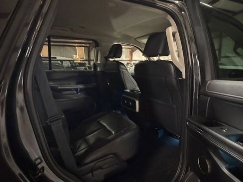 Used 2024 Ford Expedition XLT image 12