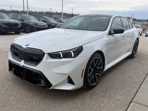 Used 2025 BMW M5 w/ Carbon Package image 8