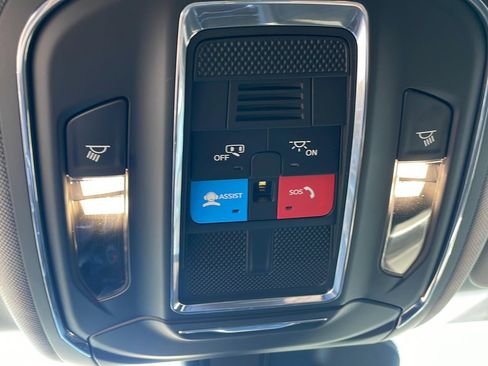 Used 2023 Jeep Grand Cherokee L Laredo image 18