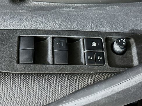 Used 2022 Toyota Corolla LE image 13