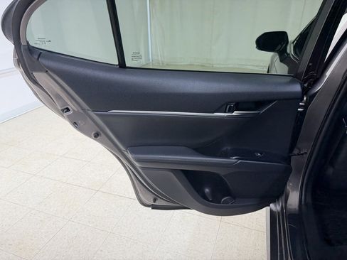 Used 2020 Toyota Camry XLE image 13