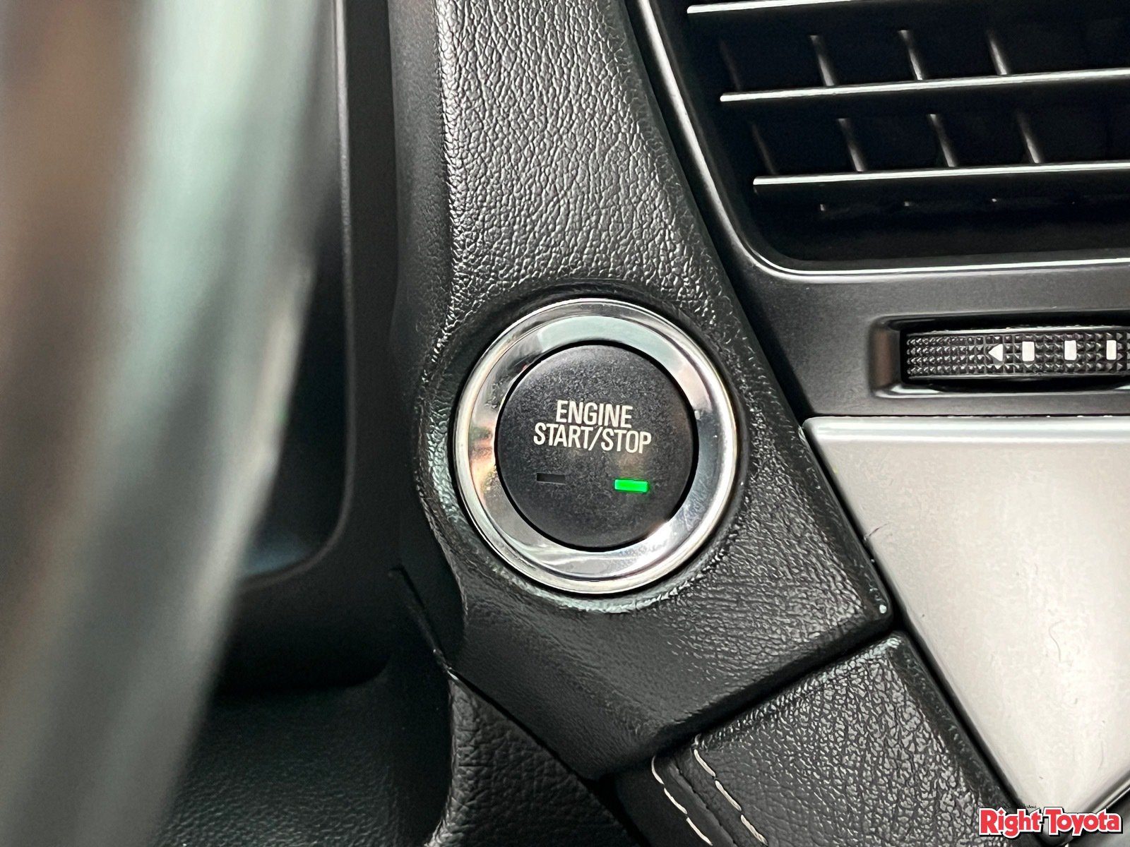 Used 2018 Chevrolet Suburban Premier RWD image 25