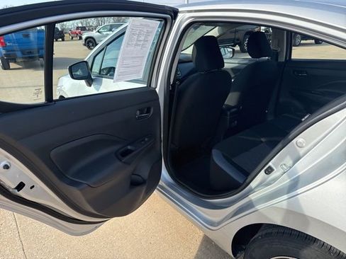 Used 2025 Nissan Versa SV image 33
