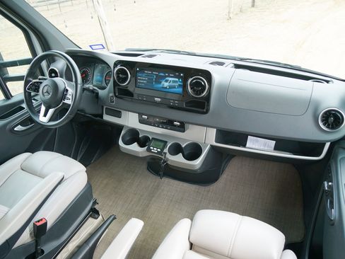 Used 2020 Mercedes-Benz Sprinter 3500 image 4