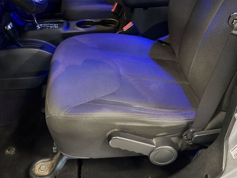 Used 2018 Jeep Wrangler Unlimited Sport S AWD/4WD image 32