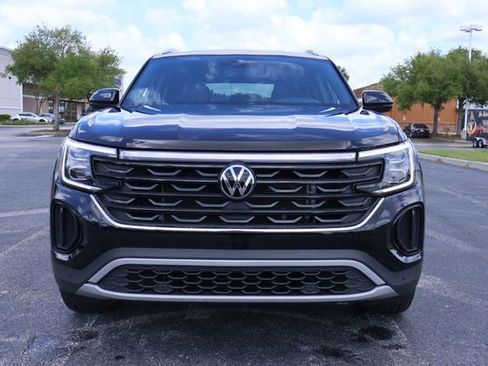 Certified 2024 Volkswagen Atlas Cross Sport SE w/ Panoramic Sunroof Package image 2