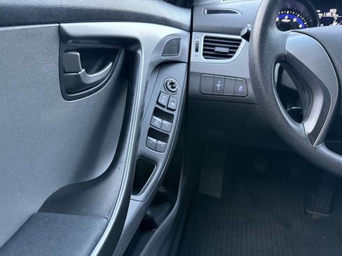 Used 2013 Hyundai Elantra GLS image 24